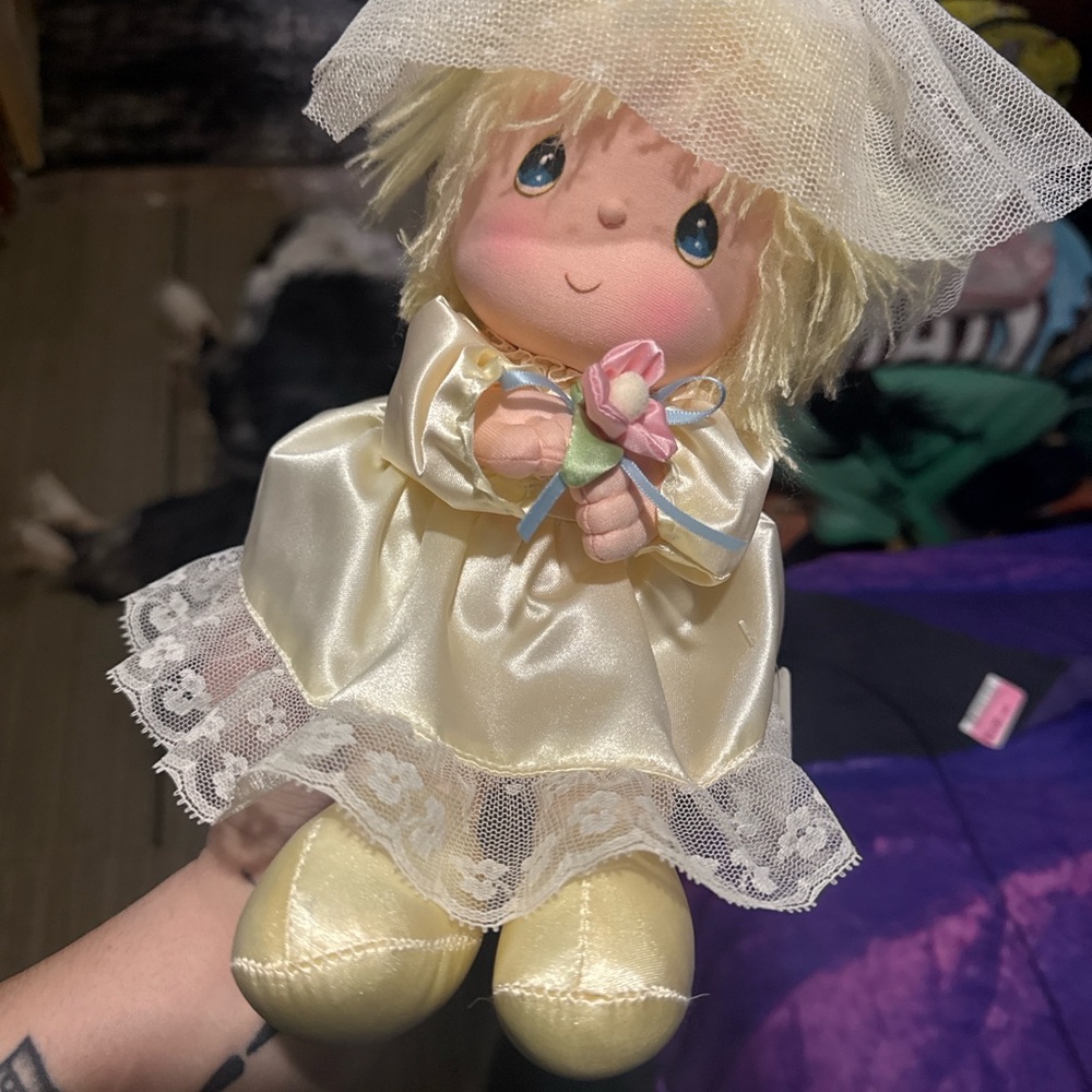 Vintage 1986 Precious Moments Connie Musical Bride Doll by Applause